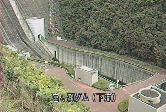宮ヶ瀬ダム下流ライブカメラは、神奈川県愛川町半原の宮ヶ瀬ダム下流に設置された宮ヶ瀬ダム・中津川が見えるライブカメラです。