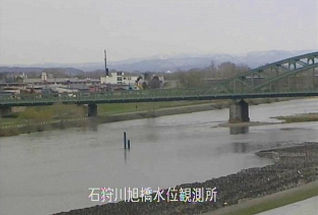 石狩川旭橋ライブカメラは、北海道旭川市常盤通の旭橋に設置された石狩川が見えるライブカメラです。