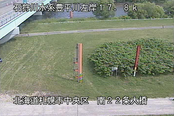 豊平川藻岩観測所ライブカメラは、北海道札幌市中央区の藻岩観測所(南22条大橋)に設置された豊平川が見えるライブカメラです。