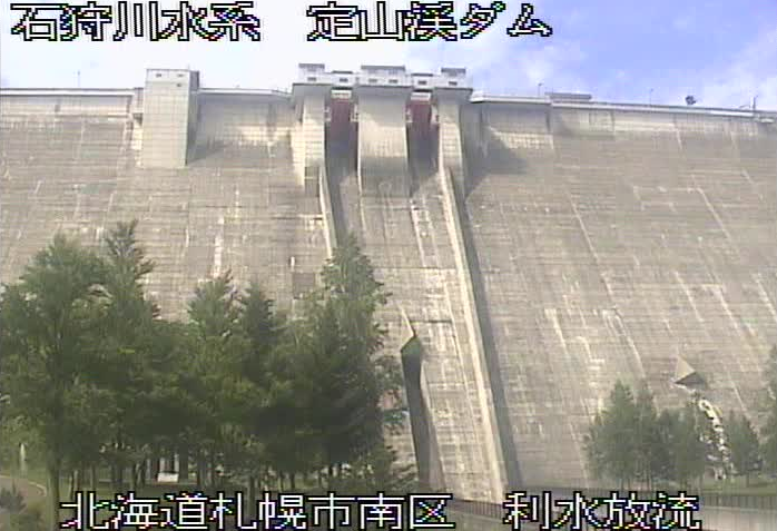 定山渓ダムライブカメラは、北海道札幌市南区の定山渓ダムに設置された堤体が見えるライブカメラです。