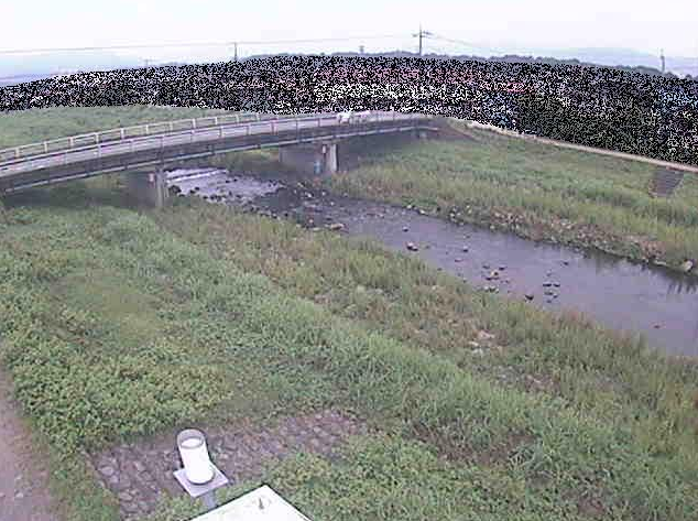狩川大泉河原橋ライブカメラは、神奈川県南足柄市狩野の大泉河原橋に設置された狩川が見えるライブカメラです。