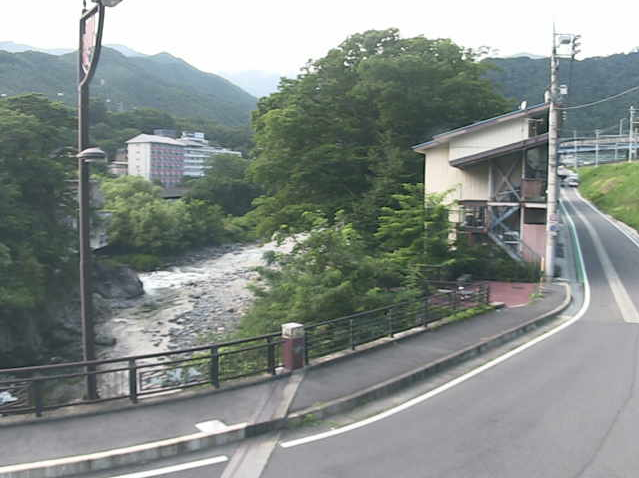 みなかみ町湯原観測所ライブカメラは、群馬県みなかみ町小日向の湯原観測所に設置された利根川・湯原橋付近が見えるライブカメラです。