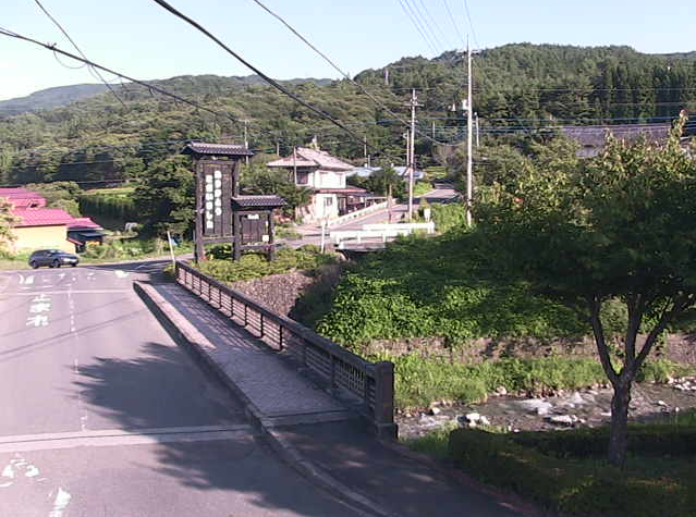 みなかみ町入須川観測所ライブカメラは、群馬県みなかみ町入須川の入須川観測所に設置された遊神館付近が見えるライブカメラです。