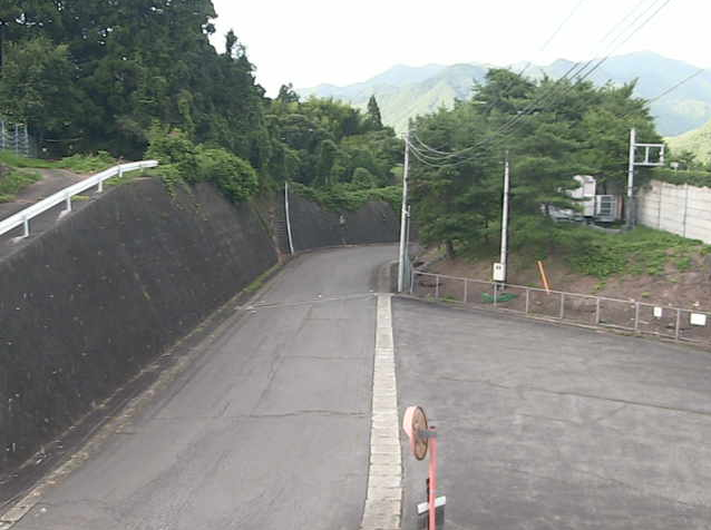 みなかみ町小川観測所ライブカメラは、群馬県みなかみ町小川の小川観測所に設置された和名中地区入口が見えるライブカメラです。