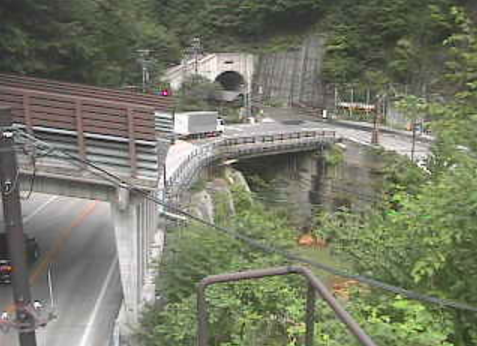 国道158号中ノ湯2ライブカメラは、長野県松本市安曇の中ノ湯に設置された国道158号が見えるライブカメラです。