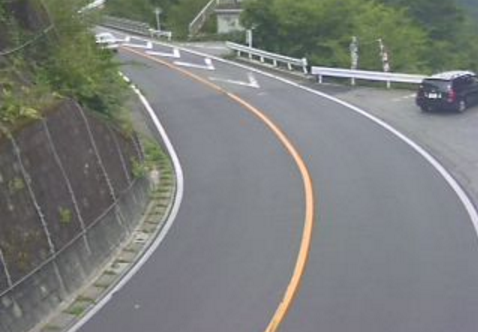 国道158号水殿ライブカメラは、長野県松本市安曇の水殿に設置された国道158号が見えるライブカメラです。