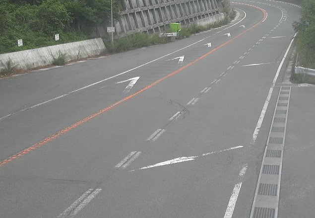 国道141号市場坂ライブカメラは、長野県南牧村の市場坂に設置された国道141号が見えるライブカメラです。