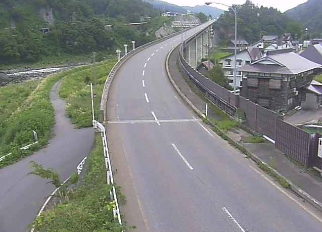 国道117号東大滝ライブカメラは、長野県野沢温泉村の東大滝に設置された国道117号が見えるライブカメラです。