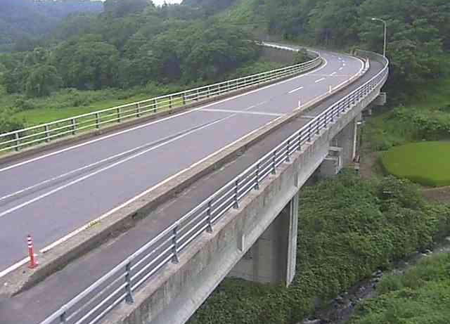 国道117号湯沢川大橋ライブカメラは、長野県野沢温泉村坪山の湯沢川大橋に設置された国道117号が見えるライブカメラです。