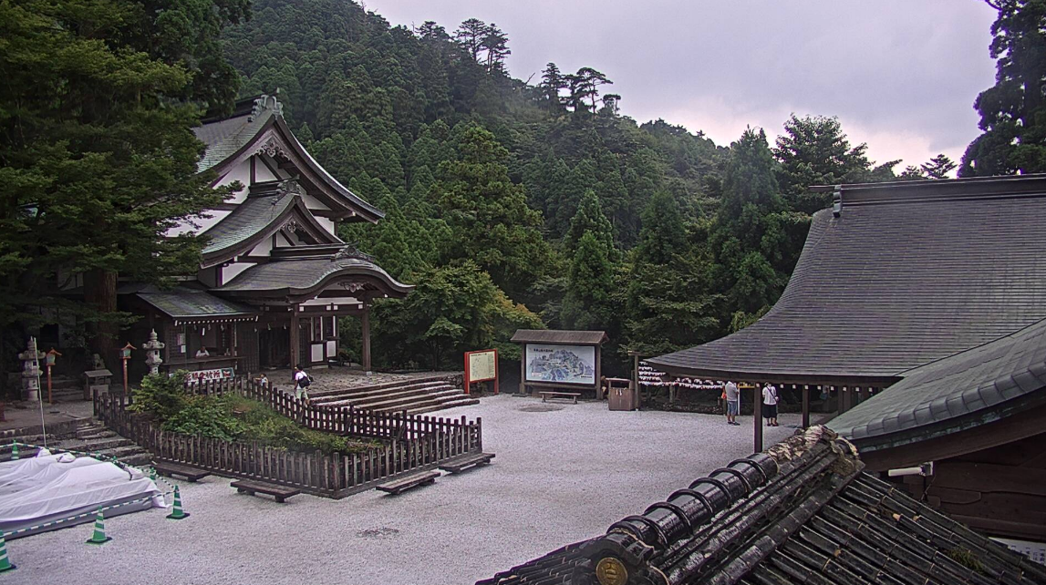 英彦山神宮参道ライブカメラは、福岡県添田町英彦山の英彦山神宮参道に設置された境内が見えるライブカメラです。