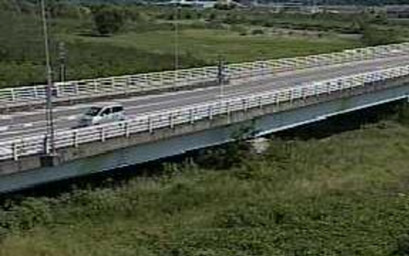 釜無川船山橋ライブカメラは、山梨県韮崎市本町の船山橋に設置された釜無川が見えるライブカメラです。