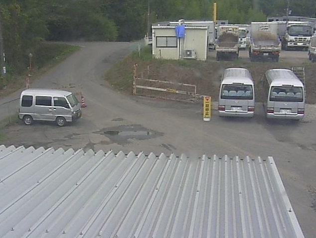 国東重販速見営業所ライブカメラは、大分県杵築市中の速見営業所に設置された建設機械が見えるライブカメラです。