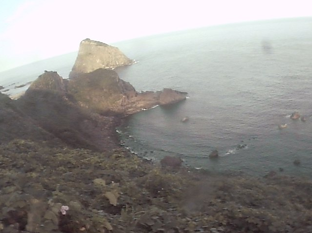 粟島西海岸ライブカメラは、新潟県粟島浦村粟島の粟島に設置された西海岸が見えるライブカメラです。