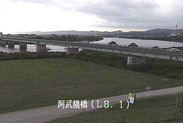 阿武隈川阿武隈橋左岸ライブカメラは、宮城県岩沼市阿武隈の阿武隈橋左岸に設置された阿武隈川が見えるライブカメラです。