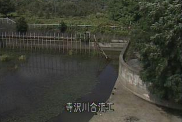 寺沢川寺沢川合流工ライブカメラは、青森県弘前市樹木の寺沢川合流工に設置された寺沢川が見えるライブカメラです。