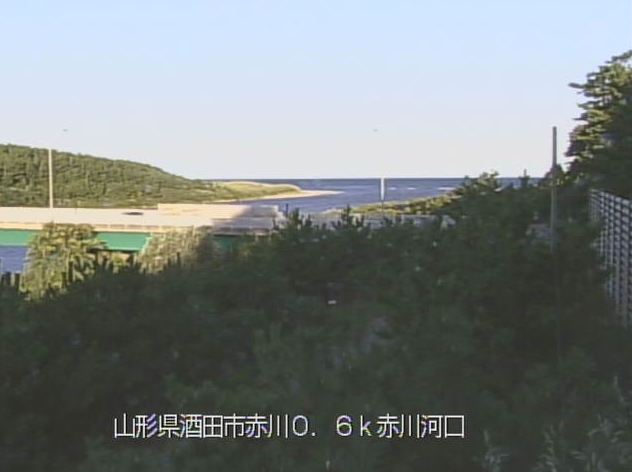 赤川河口ライブカメラは、山形県酒田市の赤川河口に設置された赤川が見えるライブカメラです。