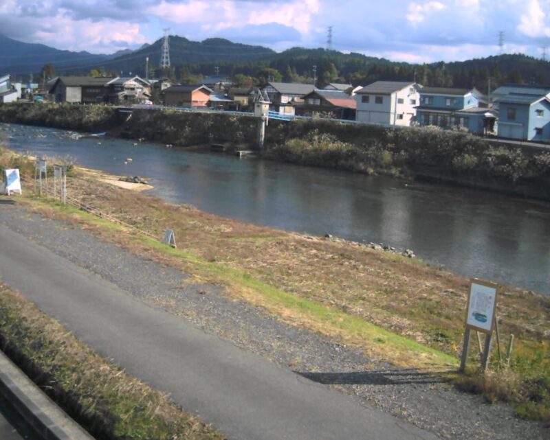 白鳥の郷公苑五十嵐川ライブカメラ(新潟県三条市森町)