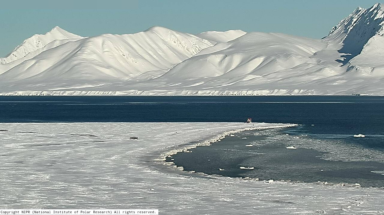 北極ニーオルスン基地第1ライブカメラ(スヴァールバル諸島スピッツベルゲン島)