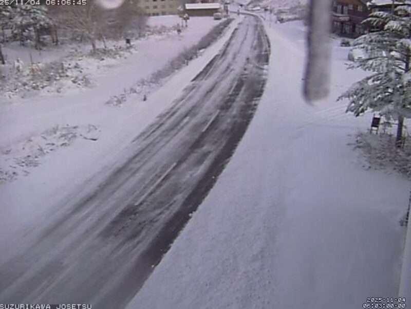 国道292号硯川除雪ステーションライブカメラ(長野県山ノ内町平穏) 2025年11月4日 降雪