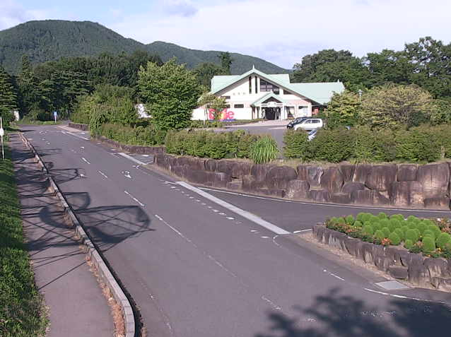 みなかみ町新巻観測所ライブカメラは、群馬県みなかみ町新巻の新巻観測所に設置されたドールランドみなかみ付近が見えるライブカメラです。