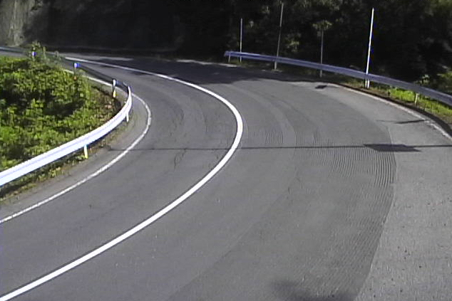 長野県道12号修那羅峠ライブカメラは、長野県筑北村坂井の修那羅峠に設置された長野県道12号丸子信州新線が見えるライブカメラです。