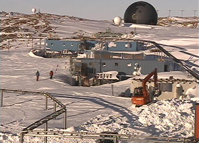南極昭和基地管理棟屋上ライブカメラは、東オングル島の昭和基地に設置された南極が見えるライブカメラです。