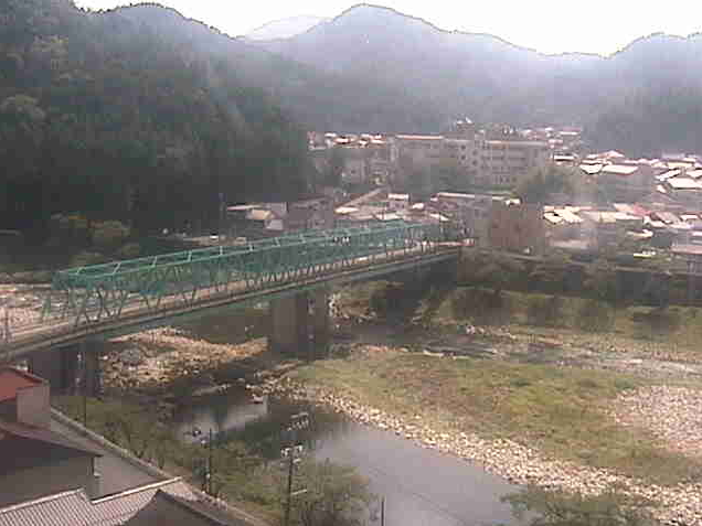 金山振興事務所ライブカメラは、岐阜県下呂市金山町の金山振興事務所に設置された飛騨川・金山橋・岐阜県道438号飛騨金山停車場線が見えるライブカメラです。