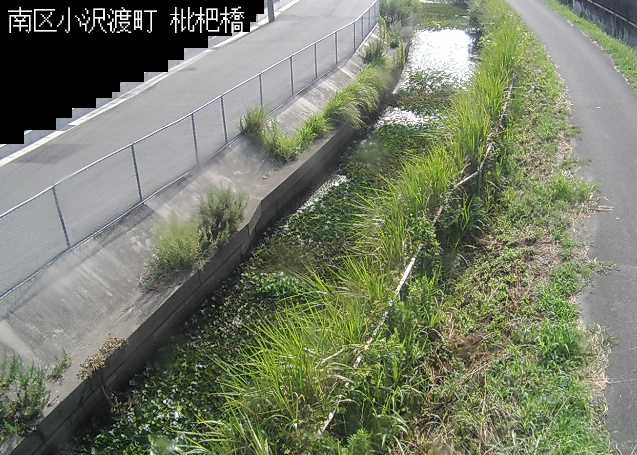 高塚川枇杷橋ライブカメラは、静岡県浜松市南区の枇杷橋に設置された高塚川が見えるライブカメラです。