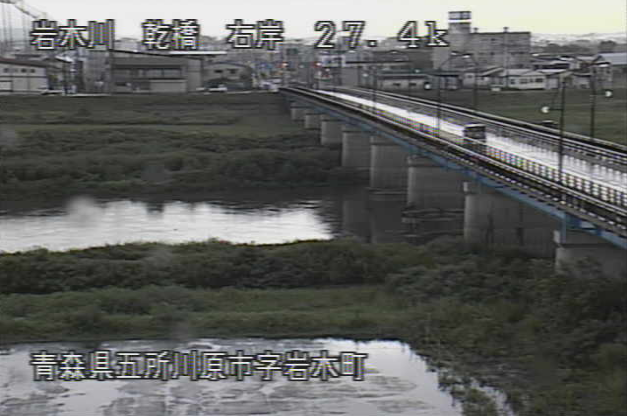 岩木川乾橋ライブカメラは、青森県五所川原市岩木町の乾橋に設置された岩木川が見えるライブカメラです。