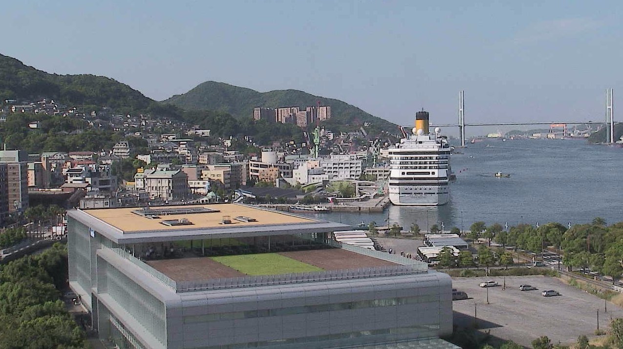 長崎水辺の森公園ライブカメラは、長崎県長崎市常盤町の長崎水辺の森公園に設置された長崎港常盤出島地区緑地・長崎立山が見えるライブカメラです。