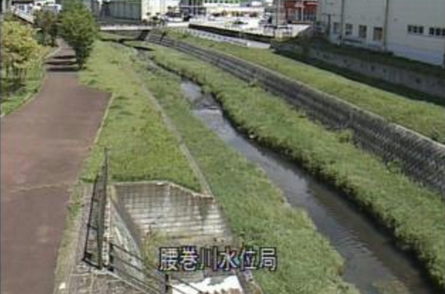 腰巻川腰巻川水位局ライブカメラは、青森県弘前市高田の腰巻川水位局に設置された腰巻川が見えるライブカメラです。