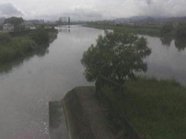 国分川菱池樋門左岸ライブカメラは、高知県高知市布師田の菱池樋門左岸に設置された国分川が見えるライブカメラです。