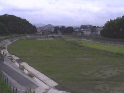 明星寺川調整池ライブカメラは、福岡県飯塚市潤野の調整池に設置された明星寺川が見えるライブカメラです。
