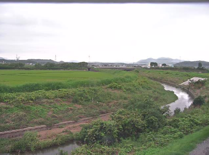 庄内川飯塚市役所頴田支所ライブカメラは、福岡県飯塚市勢田の飯塚市役所頴田支所に設置された庄内川が見えるライブカメラです。