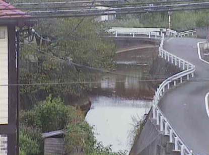 椎木川新町橋ライブカメラは、福岡県飯塚市鯰田の新町橋に設置された椎木川が見えるライブカメラです。