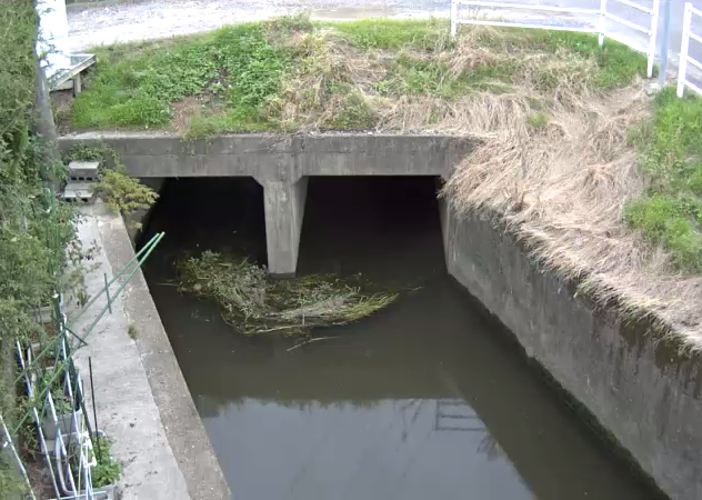 福所江放水路ライブカメラは、佐賀県小城市牛津町の柿樋瀬に設置された福所江放水路が見えるライブカメラです。