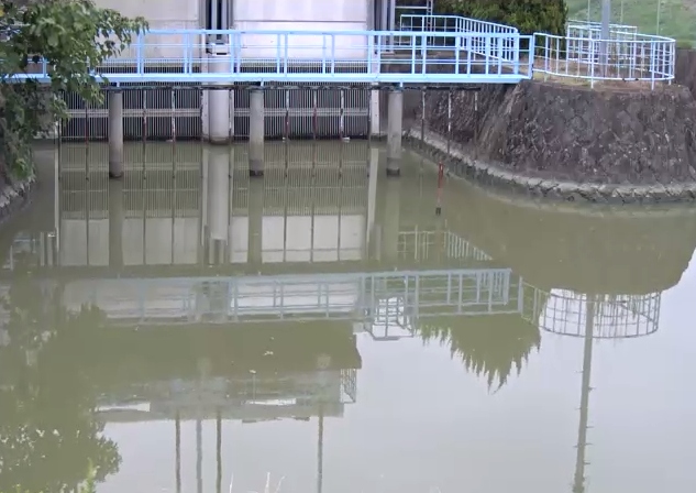 牛津川一本松排水機場ライブカメラは、佐賀県小城市芦刈町の一本松排水機場に設置された牛津川が見えるライブカメラです。