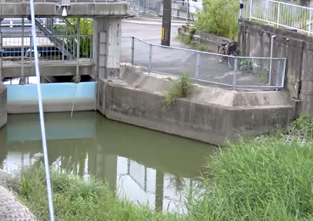 牛津江川江津樋管ライブカメラは、佐賀県小城市牛津町の江津樋管に設置された牛津江川が見えるライブカメラです。