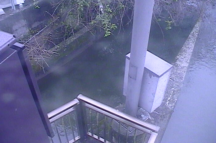 鎌田井筋吹越ライブカメラは、高知県土佐市高岡町の吹越に設置された鎌田井筋が見えるライブカメラです。