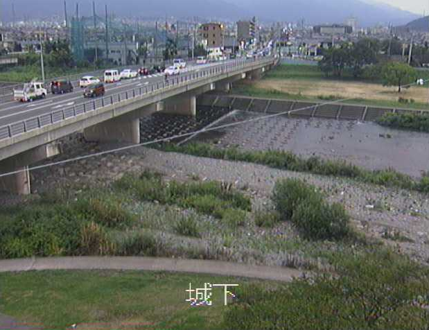 国領川城下ライブカメラは、愛媛県新居浜市郷の城下に設置された国領川が見えるライブカメラです。