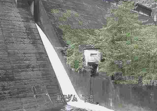 堅田川黒沢ダム下流ライブカメラは、大分県佐伯市青山の黒沢ダム下流に設置された堅田川が見えるライブカメラです。