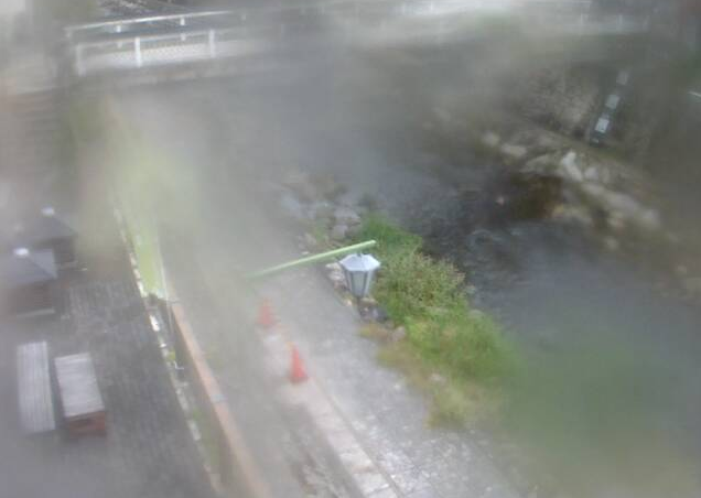 春来川湯村ライブカメラは、兵庫県新温泉町湯の湯村に設置された春来川が見えるライブカメラです。