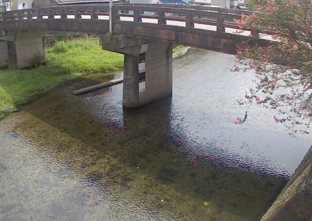 志文川田此ライブカメラは、兵庫県佐用町の田此(大川橋)に設置された志文川が見えるライブカメラです。