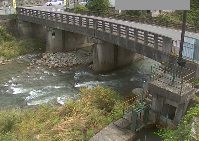 引原川上野ライブカメラは、兵庫県宍粟市波賀町の上野(波賀橋)に設置された引原川が見えるライブカメラです。