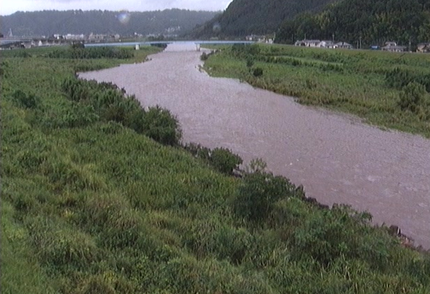 狩野川大門橋上流ライブカメラは、静岡県伊豆の国市白山堂の大門橋上流に設置された狩野川が見えるライブカメラです。
