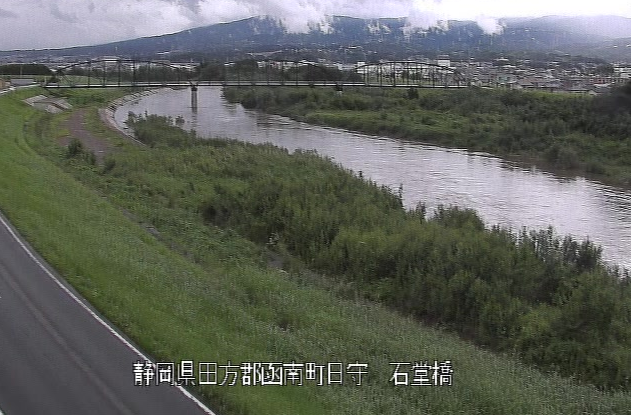 狩野川石堂橋ライブカメラは、静岡県伊豆の国市日守の石堂橋に設置された狩野川が見えるライブカメラです。