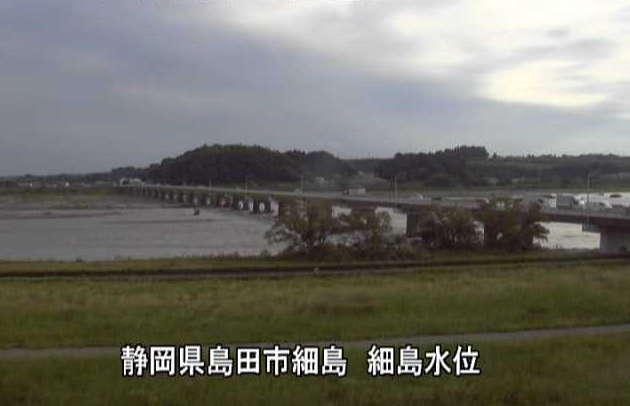 大井川細島水位観測所ライブカメラは、静岡県島田市細島の細島水位観測所に設置された大井川が見えるライブカメラです。