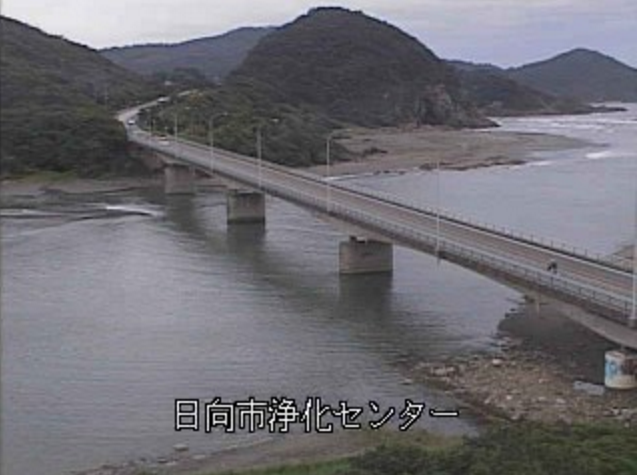 塩見川河口ライブカメラは、宮崎県日向市財光寺の日向市浄化センターに設置された塩見川が見えるライブカメラです。