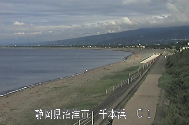富士海岸千本浜ライブカメラは、静岡県沼津市の千本浜に設置された富士海岸・千本浜海水浴場が見えるライブカメラです。