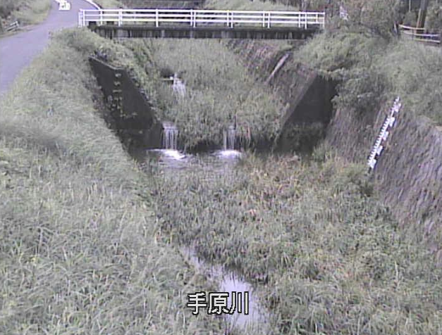 手原川水位観測所ライブカメラは、京都府京田辺市薪井手の手原川水位観測所に設置された手原川が見えるライブカメラです。